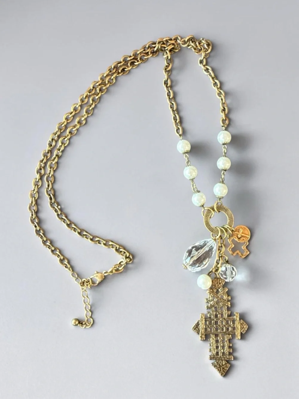 🔥Vintage Style Gold Tone Cross Charm Necklace w/ Faux Pearls & Crystal Beads